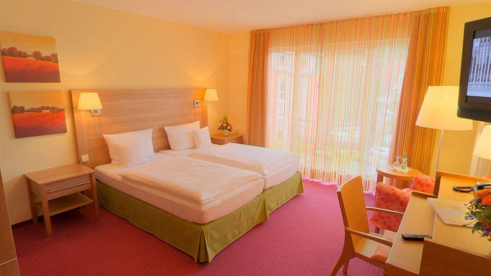 Hotel Harzer Am Kurpark バート・ヘレンアプ エクステリア 写真
