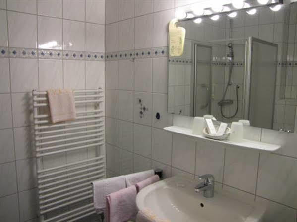 Hotel Harzer Am Kurpark バート・ヘレンアプ エクステリア 写真